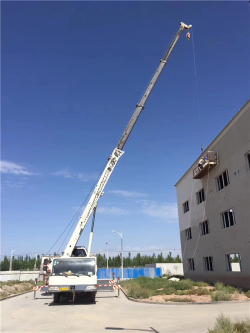 灌云县“轻装强干”—— 吊车的 “轻量化臂架” 技术